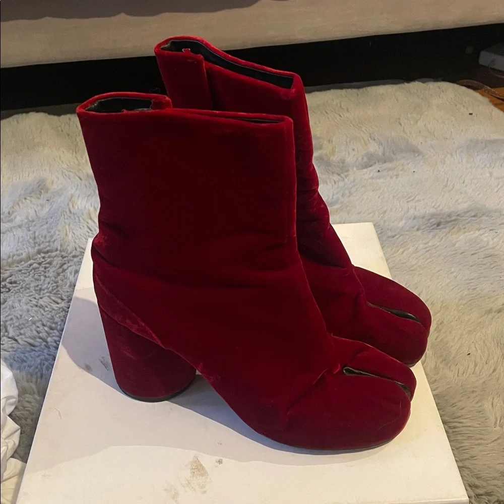 Maison Martin Margiela Red Velvet Tabi Heeled Boots 37 7 - Picture 2 of 12